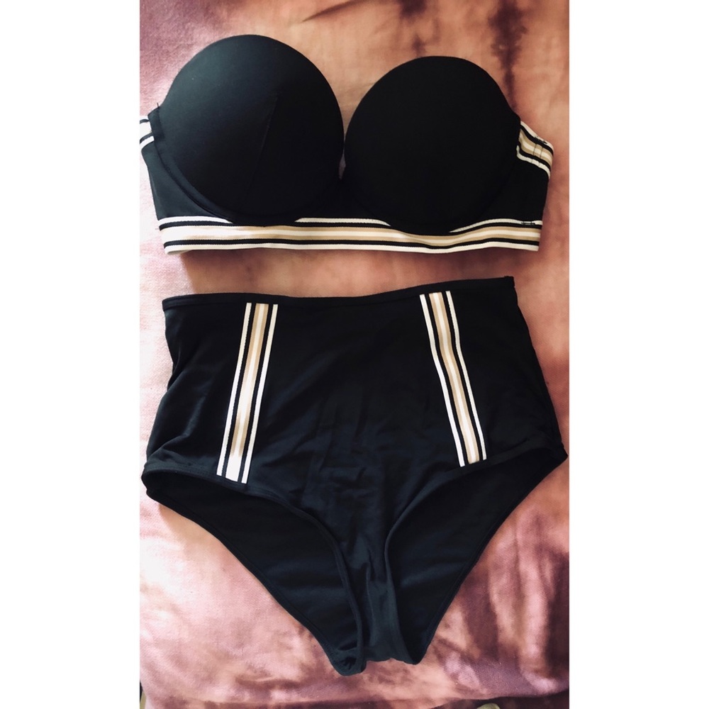 High-waisted swimsuit 🐼